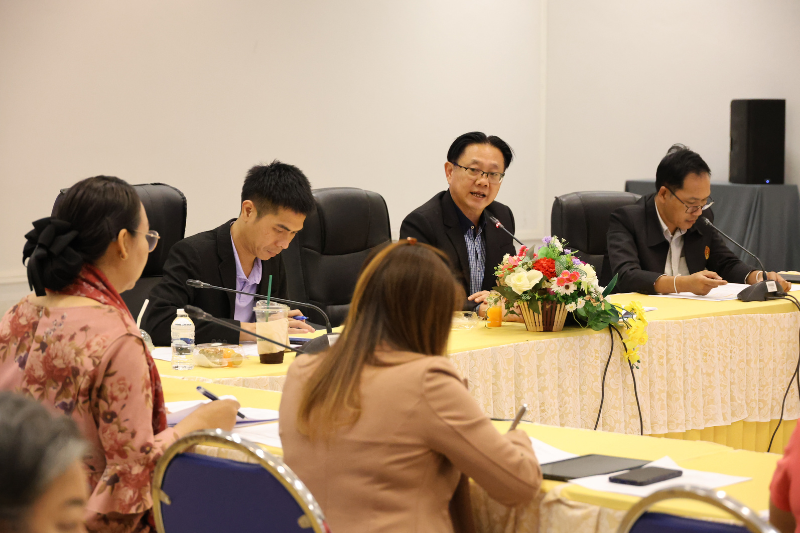 ม.นครพนม ประชุมติดตามความคืบหน้าการเตรียมงานพิธีพระราชทานปริญญาบัตร