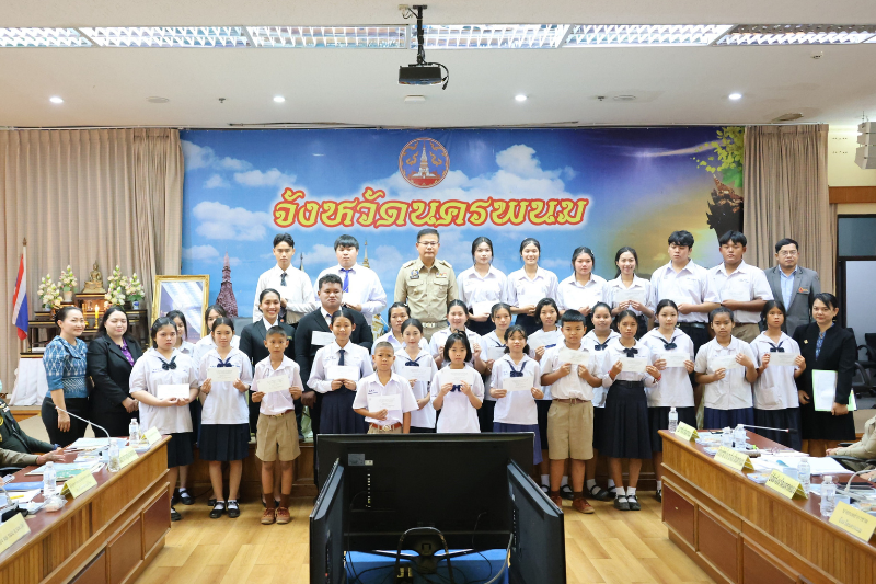 นักศึกษา ม.นครพนม เข้ารับทุนการศึกษา จาก “มูลนิธิเปรม ติณสูลานนท์ จังหวัดนครราชสีมา” ประจำปี 2568