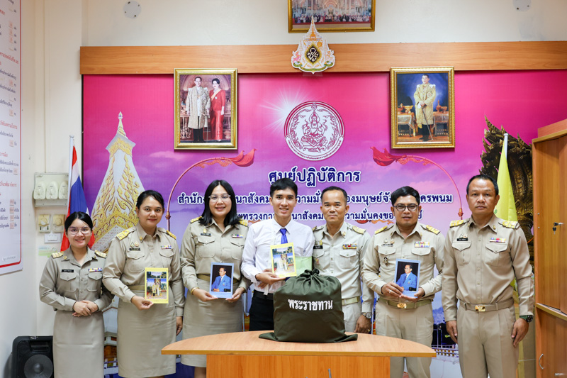 นักศึกษาทุนราชประชานุเคราะห์ ม.นครพนม เข้ารับมอบถุงพระราชทาน