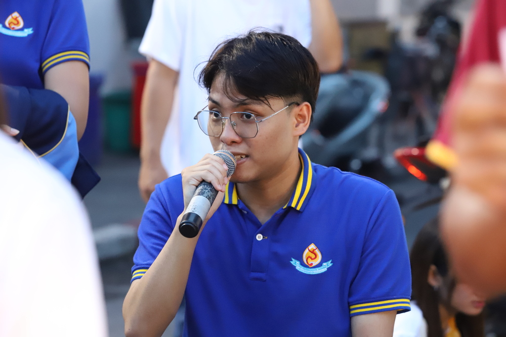 นักศึกษา ม.นครพนม เปิดหมวกร้องเพลงส่งต่อกำลังใจและงบประมาณ ช่วยเหลือโรงเรียนโดมประดิษฐ์วิทยา จ.อุบลราชธานี