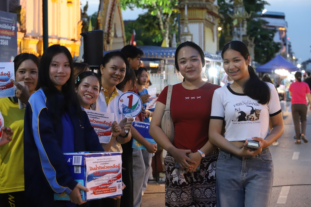 นักศึกษา ม.นครพนม เปิดหมวกร้องเพลงส่งต่อกำลังใจและงบประมาณ ช่วยเหลือโรงเรียนโดมประดิษฐ์วิทยา จ.อุบลราชธานี