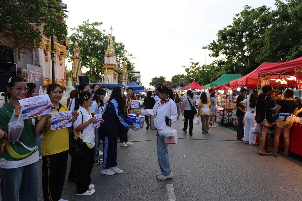 นักศึกษา ม.นครพนม เปิดหมวกร้องเพลงส่งต่อกำลังใจและงบประมาณ ช่วยเหลือโรงเรียนโดมประดิษฐ์วิทยา จ.อุบลราชธานี