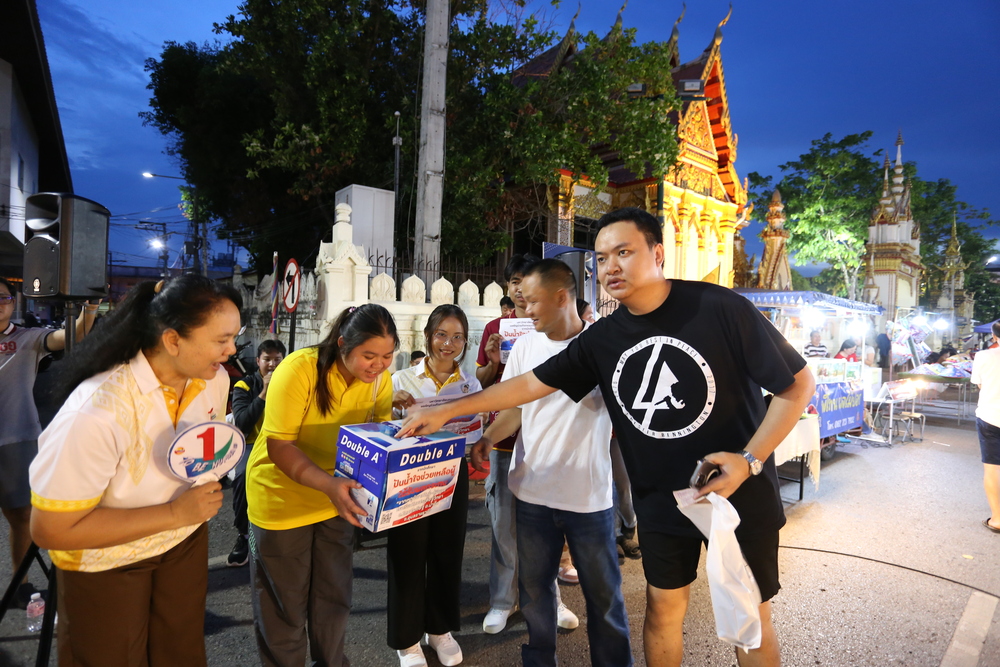 นักศึกษา ม.นครพนม เปิดหมวกร้องเพลงส่งต่อกำลังใจและงบประมาณ ช่วยเหลือโรงเรียนโดมประดิษฐ์วิทยา จ.อุบลราชธานี