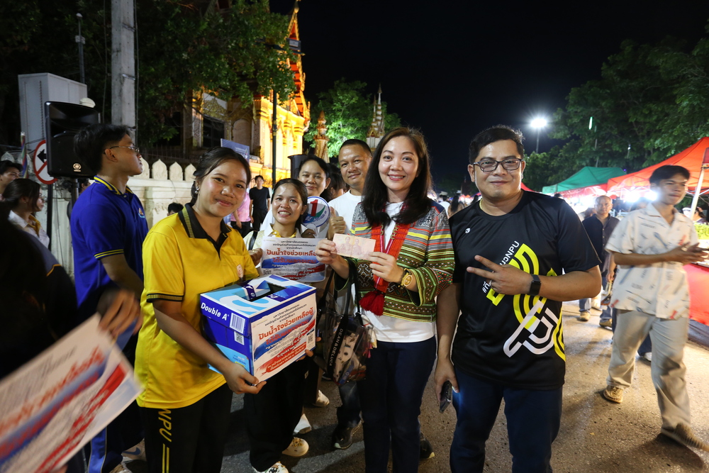 นักศึกษา ม.นครพนม เปิดหมวกร้องเพลงส่งต่อกำลังใจและงบประมาณ ช่วยเหลือโรงเรียนโดมประดิษฐ์วิทยา จ.อุบลราชธานี