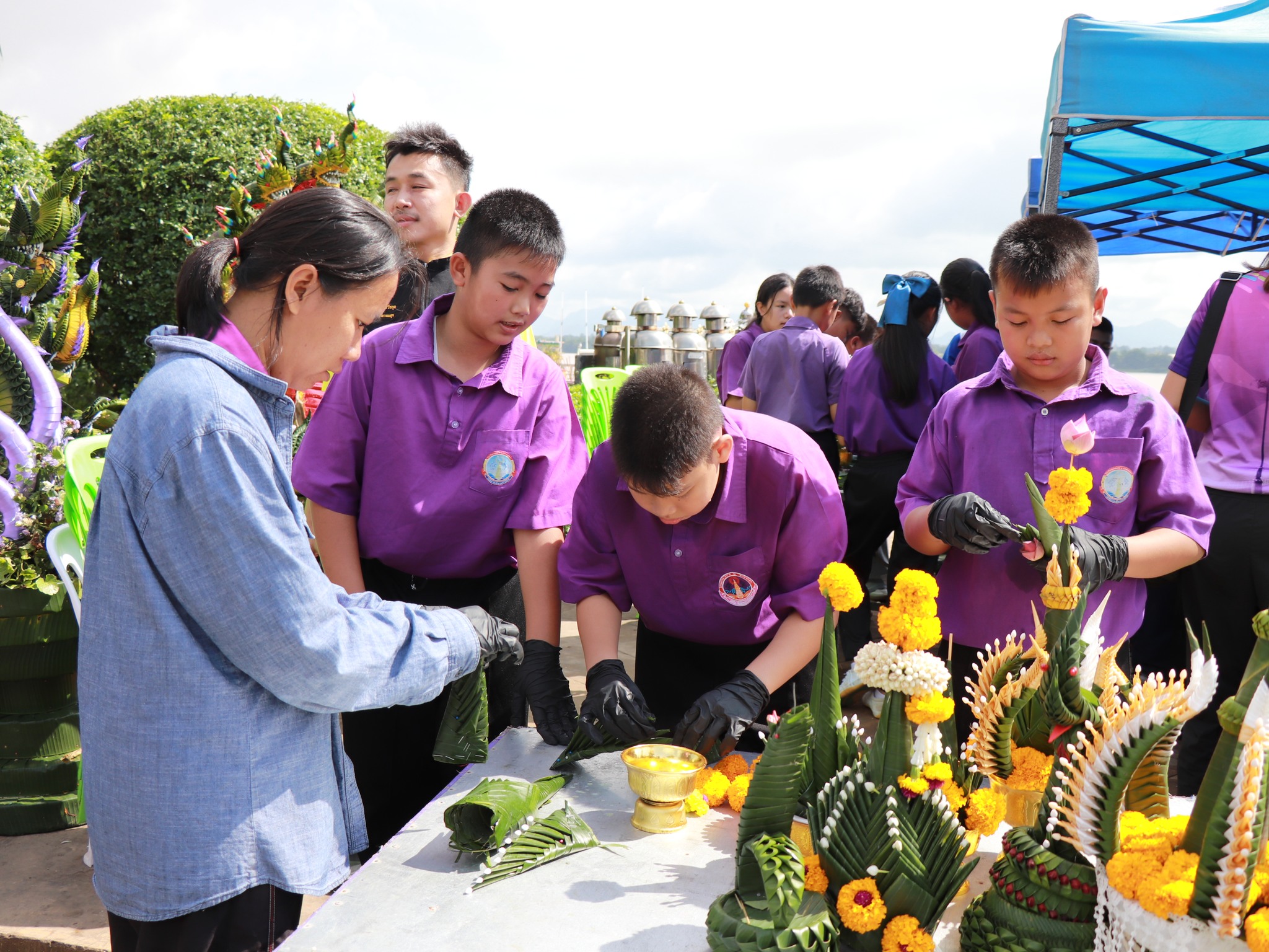 คณะศิลปศาสตร์และวิทยาศาสตร์ ร่วมทำกิจกรรมจิตอาสา “เก็บและคัดแยกขยะจากพิธีบวงสรวงพญาศรีสัตตนาคราช”