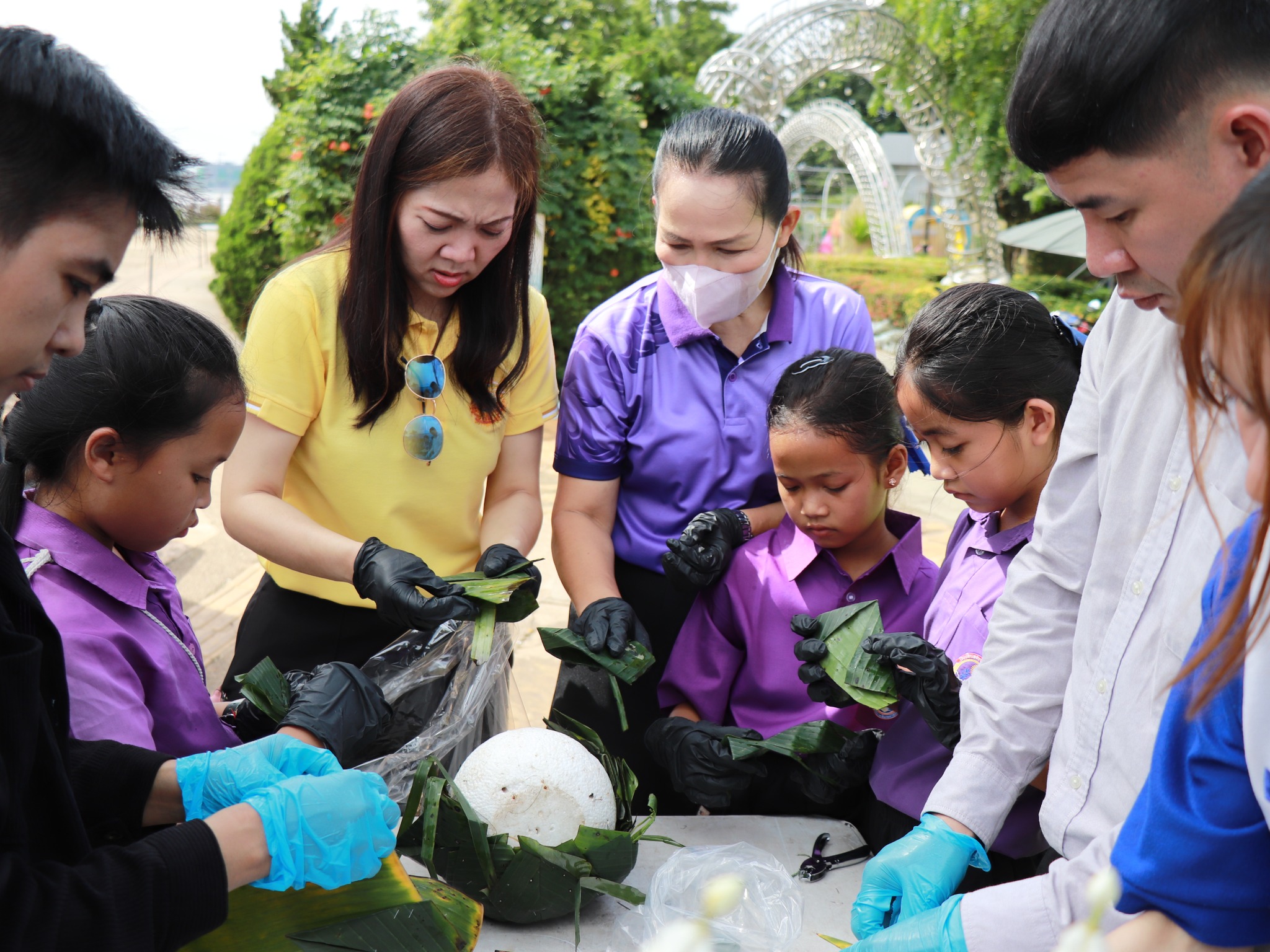 คณะศิลปศาสตร์และวิทยาศาสตร์ ร่วมทำกิจกรรมจิตอาสา “เก็บและคัดแยกขยะจากพิธีบวงสรวงพญาศรีสัตตนาคราช”