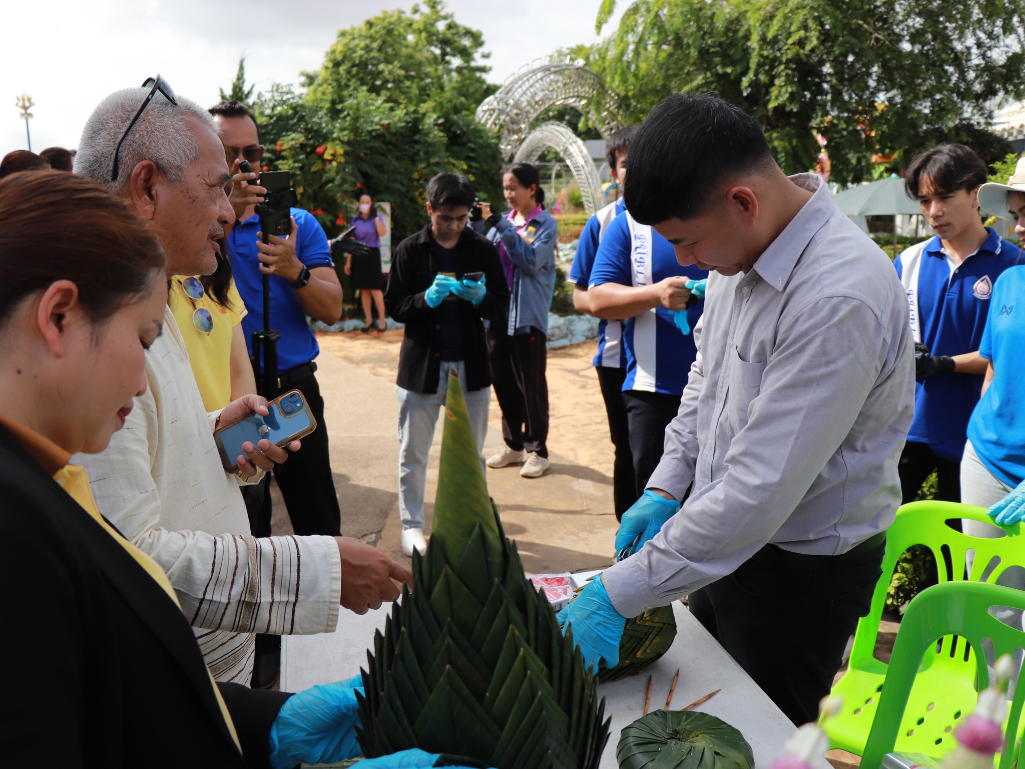 คณะศิลปศาสตร์และวิทยาศาสตร์ ร่วมทำกิจกรรมจิตอาสา “เก็บและคัดแยกขยะจากพิธีบวงสรวงพญาศรีสัตตนาคราช”