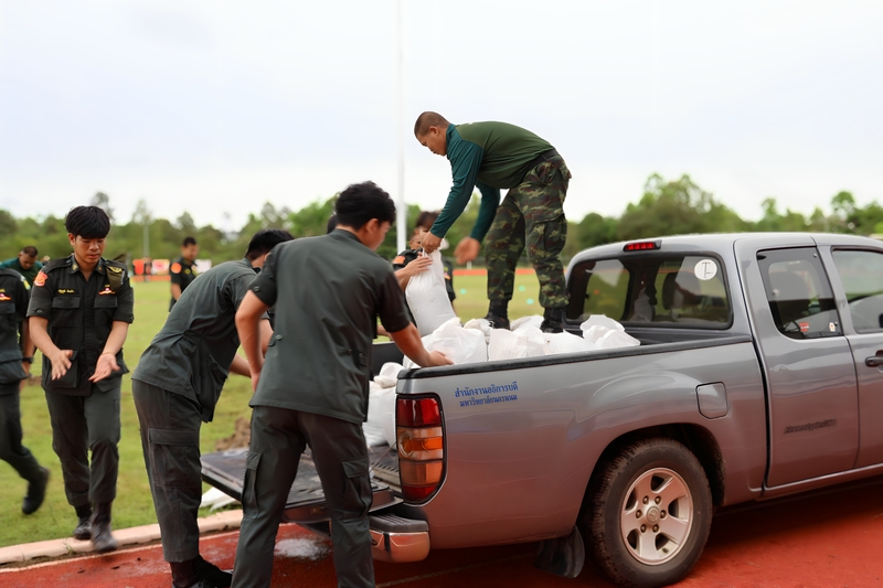 บูรณาการร่วมพัฒนาพื้นสนามกีฬา NPU Sport Complex