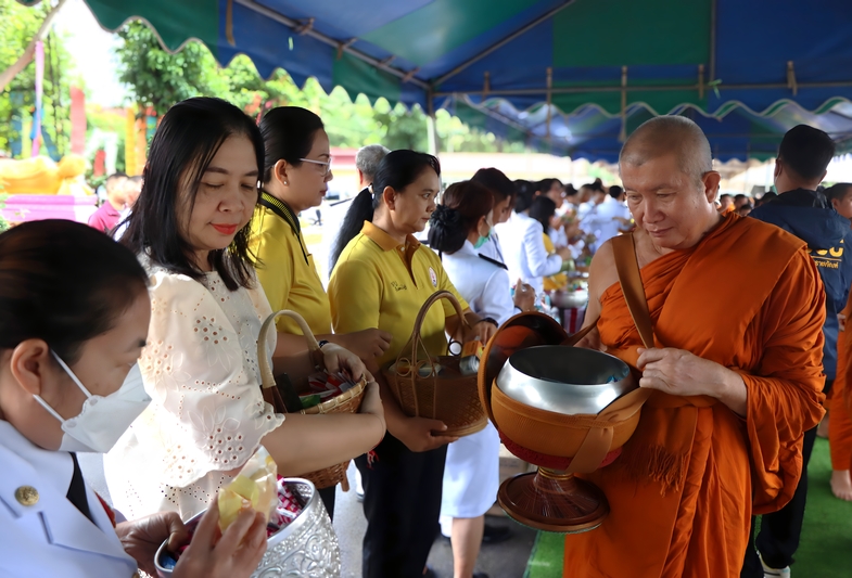 ม.นครพนม ร่วมพิธีทำบุญตักบาตรมหามงคล เฉลิมพระเกียรติพระบาทสมเด็จพระเจ้าอยู่หัว เนื่องในวันเฉลิมพระชนมพรรษา 28 กรกฎาคม 2568