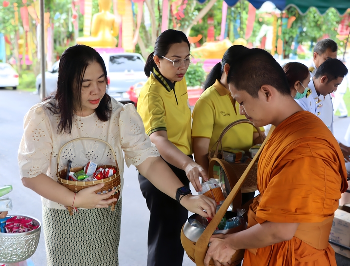 ม.นครพนม ร่วมพิธีทำบุญตักบาตรมหามงคล เฉลิมพระเกียรติพระบาทสมเด็จพระเจ้าอยู่หัว เนื่องในวันเฉลิมพระชนมพรรษา 28 กรกฎาคม 2568