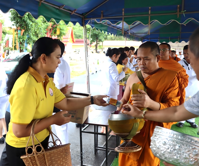 ม.นครพนม ร่วมพิธีทำบุญตักบาตรมหามงคล เฉลิมพระเกียรติพระบาทสมเด็จพระเจ้าอยู่หัว เนื่องในวันเฉลิมพระชนมพรรษา 28 กรกฎาคม 2568