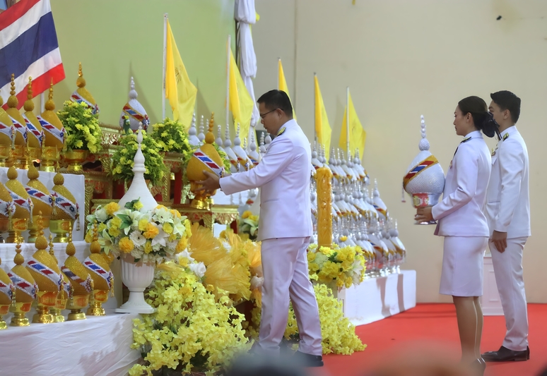 ม.นครพนม ร่วมพิธีถวายเครื่องราชสักการะ วางพานพุ่ม และจุดเทียนถวายพระพรชัยมงคล เนื่องในโอกาสวันเฉลิมพระชนมพรรษา พระบาทสมเด็จพระเจ้าอยู่หัว