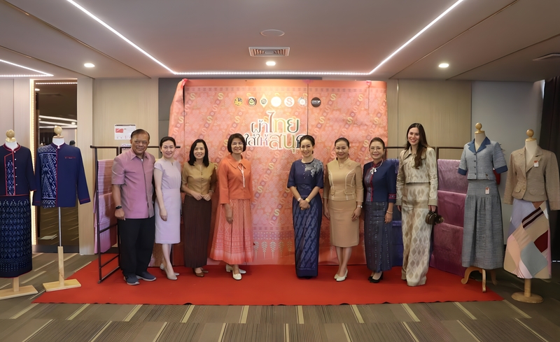 ม.นครพนม ร่วมส่งเสริมภูมิปัญญาผ้าไทย ประกวด “ผ้าลายสิริราชพัสตราภรณ์” และงานหัตถกรรม ระดับจังหวัด ยกระดับรายได้ชุมชน