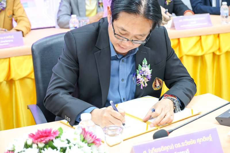 ม.นครพนม จับมือ สถาบันการอาชีวศึกษาภาคตะวันออกเฉียงเหนือ 2 ลงนาม MOU เสริมศักยภาพการศึกษา สู่ตลาดแรงงานยุคใหม่