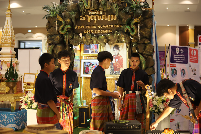 มหาวิทยาลัยนครพนม ร่วมเปิดงาน OPEN HOUSE 2025 สพม.นครพนม SHARE & LEARN โรงเรียนคุณภาพ 3 วิ เรียนดี มีคุณธรรม