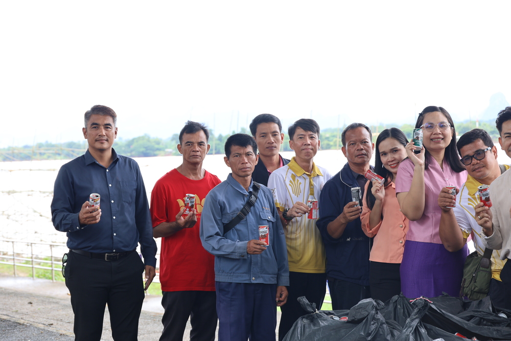 วิทยาลัยธาตุพนม มหาวิทยาลัยนครพนม มอบกระป๋องเครื่องดื่ม 10,100 ใบ ร่วมสร้างสรรค์เรือไฟโชว์งานไหลเรือไฟโลก 2568