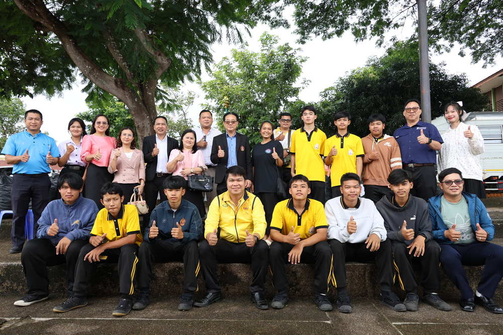 วิทยาลัยธาตุพนม มหาวิทยาลัยนครพนม มอบกระป๋องเครื่องดื่ม 10,100 ใบ ร่วมสร้างสรรค์เรือไฟโชว์งานไหลเรือไฟโลก 2568