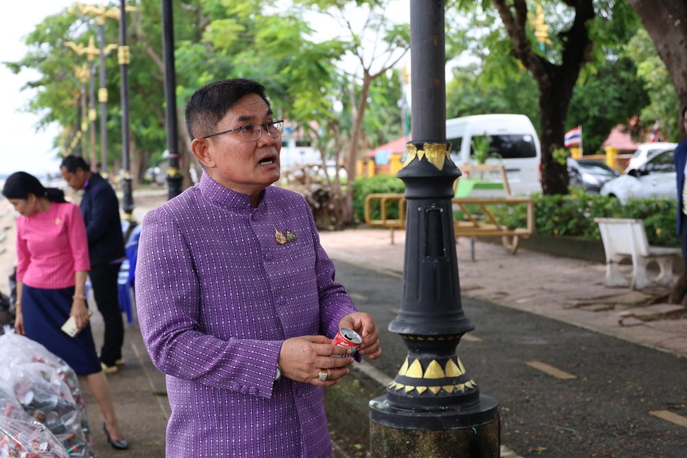 ผู้ว่าราชการจังหวัดนครพนม ตรวจเยี่ยมและให้กำลังใจศิลปินเรือไฟ มหาวิทยาลัยนครพนม เตรียมพร้อมสู่มหกรรมเรือไฟโลก 2568