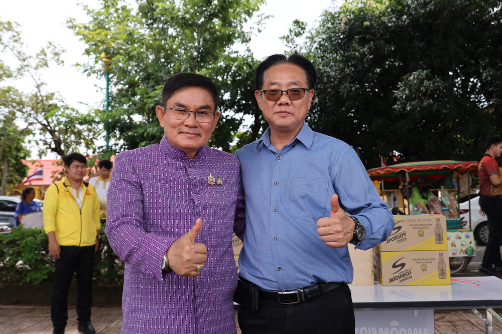 ผู้ว่าราชการจังหวัดนครพนม ตรวจเยี่ยมและให้กำลังใจศิลปินเรือไฟ มหาวิทยาลัยนครพนม เตรียมพร้อมสู่มหกรรมเรือไฟโลก 2568