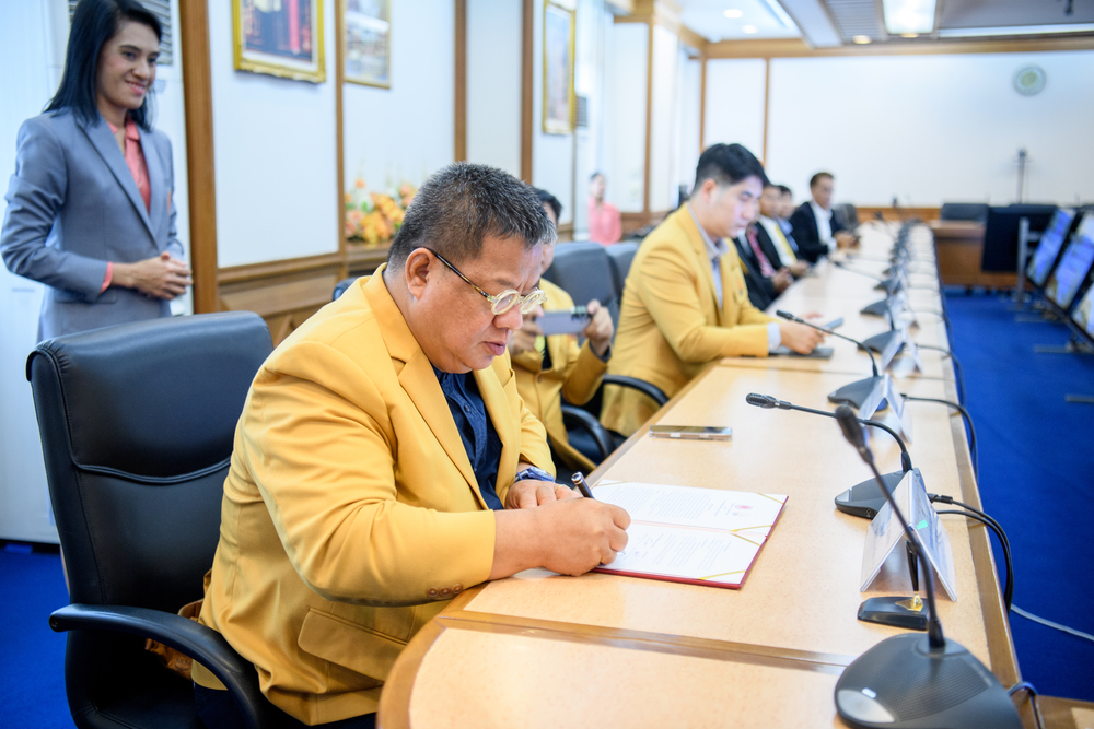 ม.นครพนม จับมือ มจพ. ลงนาม MOU เสริมสร้างศูนย์กลางขับเคลื่อนอุตสาหกรรมยานยนต์สมัยใหม่แห่งอนาคต