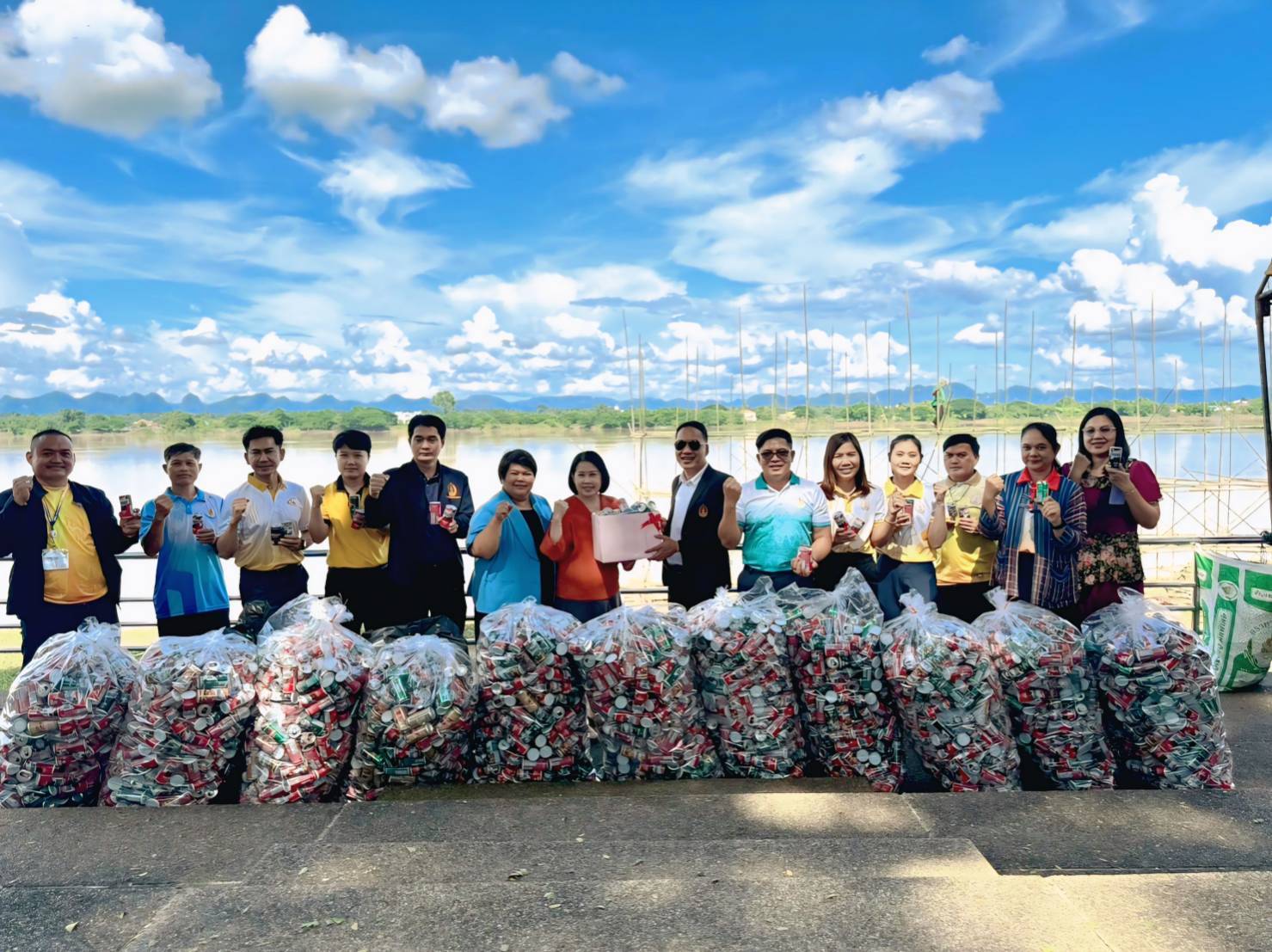 วิทยาลัยพยาบาลบรมราชชนนีนครพนม ส่งมอบกระป๋องเครื่องดื่ม 2,500 ใบ ร่วมสร้างเรือไฟมหาวิทยาลัยนครพนม ประจำปี พ.ศ.2568