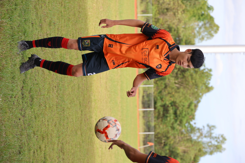 อธิการบดีมหาวิทยาลัยนครพนมให้กำลังใจนักฟุตบอล ก่อนร่วมศึกกีฬามหาวิทยาลัยแห่งประเทศไทย ครั้งที่ 51