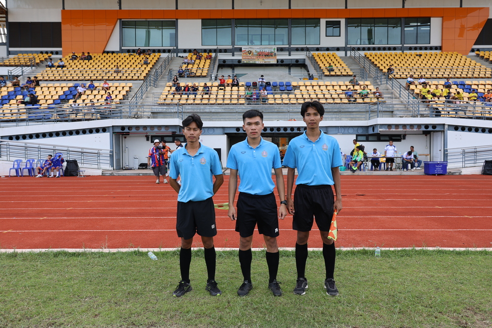 อธิการบดีมหาวิทยาลัยนครพนมให้กำลังใจนักฟุตบอล ก่อนร่วมศึกกีฬามหาวิทยาลัยแห่งประเทศไทย ครั้งที่ 51