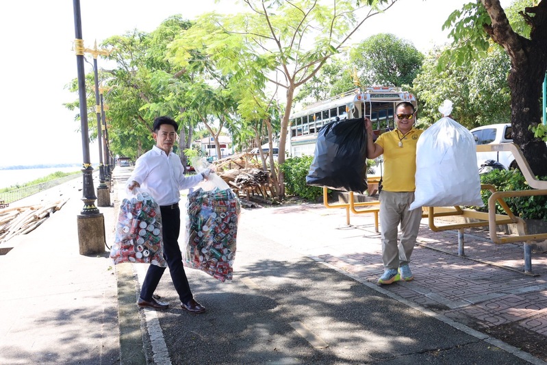 คณะวิทยาการจัดการและเทคโนโลยีสารสนเทศ มอบกระป๋องเครื่องดื่ม 7,319 ใบ พร้อมสนับสนุนพลุ 20 นัด สนับสนุนการสร้างเรือไฟ ประจำปี 2568