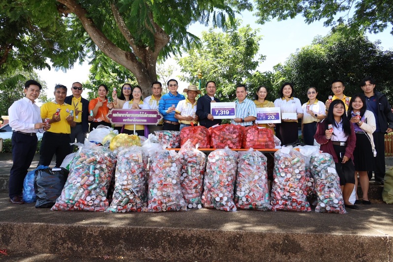 คณะวิทยาการจัดการและเทคโนโลยีสารสนเทศ มอบกระป๋องเครื่องดื่ม 7,319 ใบ พร้อมสนับสนุนพลุ 20 นัด สนับสนุนการสร้างเรือไฟ ประจำปี 2568