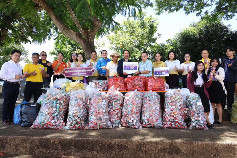 คณะวิทยาการจัดการและเทคโนโลยีสารสนเทศ มอบกระป๋องเครื่องดื่ม 7,319 ใบ พร้อมสนับสนุนพลุ 20 นัด สนับสนุนการสร้างเรือไฟ ประจำปี 2568