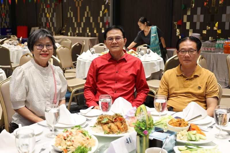 ม.นครพนม ร่วมงานเลี้ยงสานสัมพันธ์ กกต.ภาคอีสาน 20 จังหวัด และแสดงมุทิตาจิตผู้เกษียณอายุราชการ