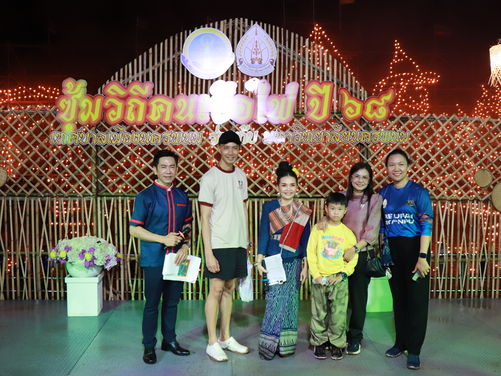 มหาวิทยาลัยนครพนมจัดแสดง “เรือไฟโชว์” ลำแรก เปิดม่านงานมหกรรมไหลเรือไฟโลก ประจำปี 2568