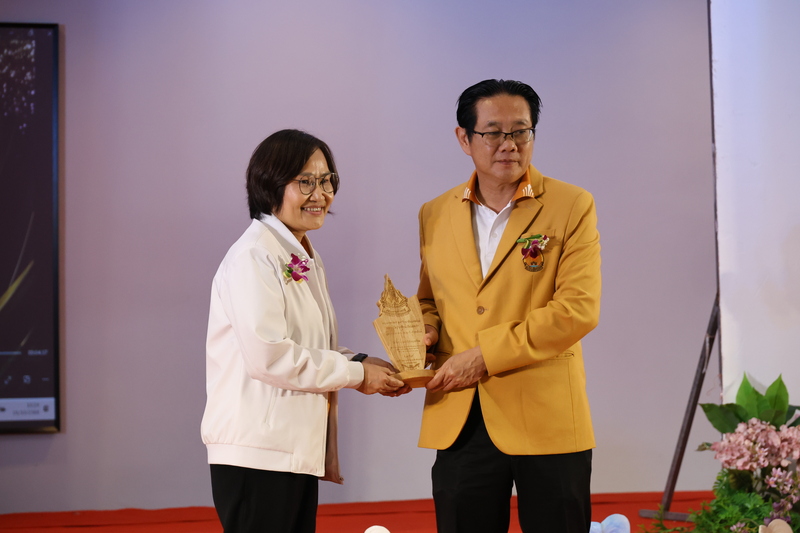 พิธีทำบุญตักบาตรและมอบรางวัลบุคลากร เนื่องในโอกาสครบรอบ 10 ปี คณะครุศาสตร์