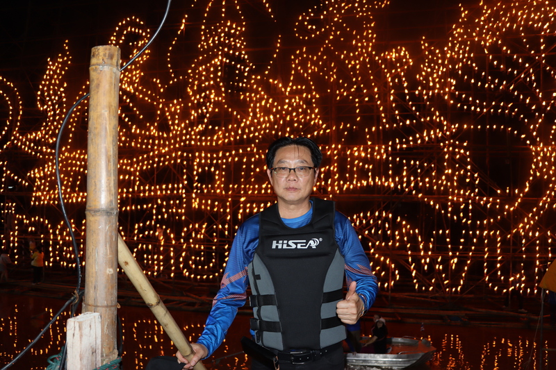 ม.นครพนม จัดไหลเรือไฟโชว์วันที่สาม ร่วมกับ เทศบาลเมืองนครพนม