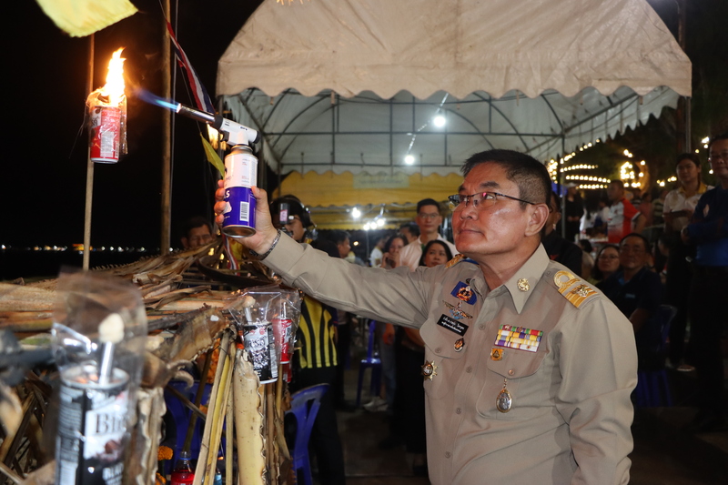 ม.นครพนม บวงสรวงและไหลเรือไฟโชว์ (วันที่ห้า) สืบสานประเพณีไหลเรือไฟ ประจำปี 2568