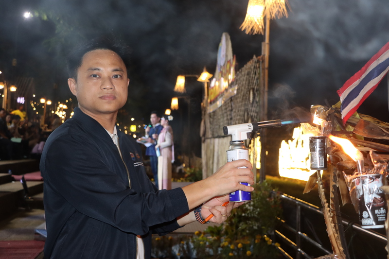 ม.นครพนม บวงสรวงและไหลเรือไฟโชว์ (วันที่ห้า) สืบสานประเพณีไหลเรือไฟ ประจำปี 2568