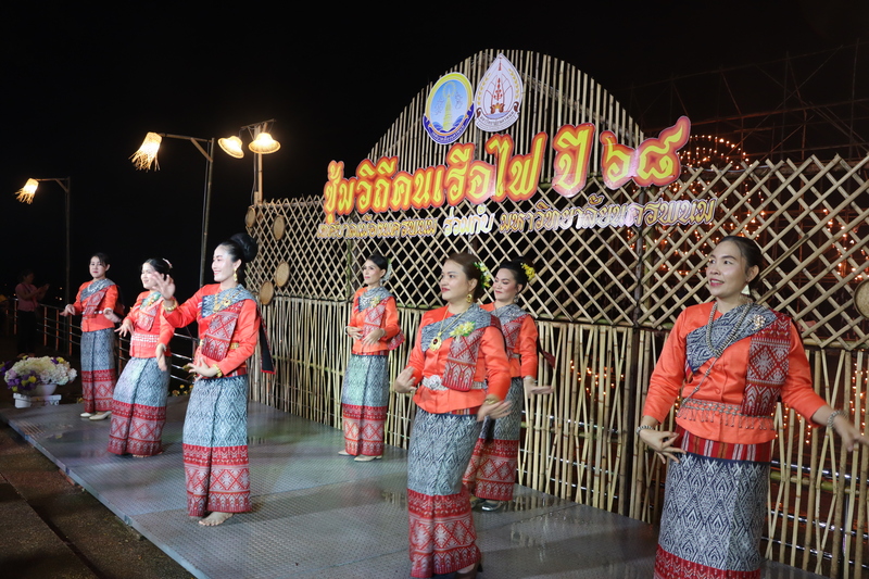 ปิดฉากไหลโชว์สวยงาม