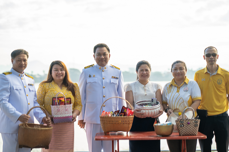 มหาวิทยาลัยนครพนมร่วมพิธีเจริญพระพุทธมนต์ทำบุญตักบาตร และวางพวงมาลาเนื่องในวันนวมินทรมหาราช ประจำปี 2568