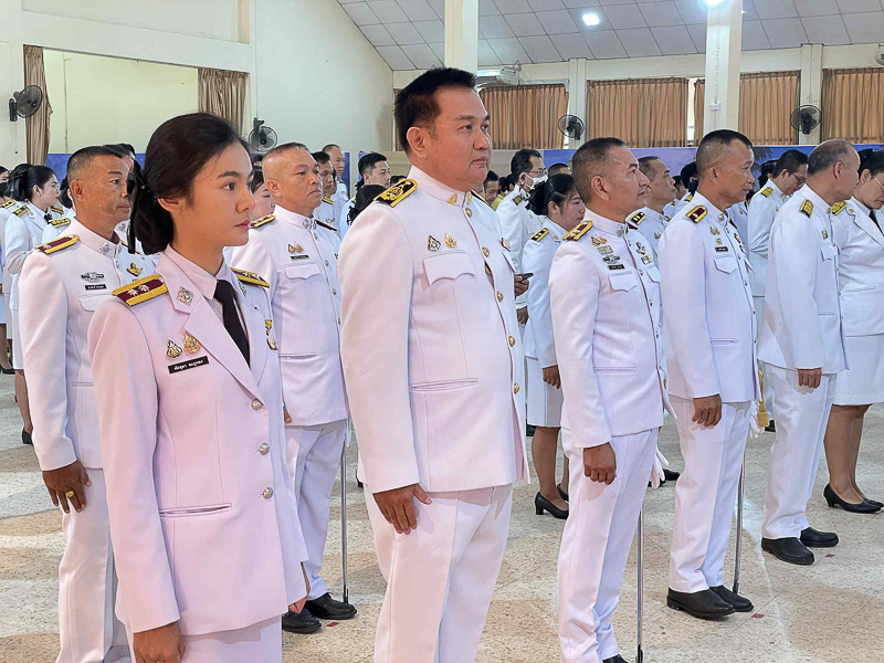 มหาวิทยาลัยนครพนมร่วมพิธีเจริญพระพุทธมนต์ทำบุญตักบาตร และวางพวงมาลาเนื่องในวันนวมินทรมหาราช ประจำปี 2568