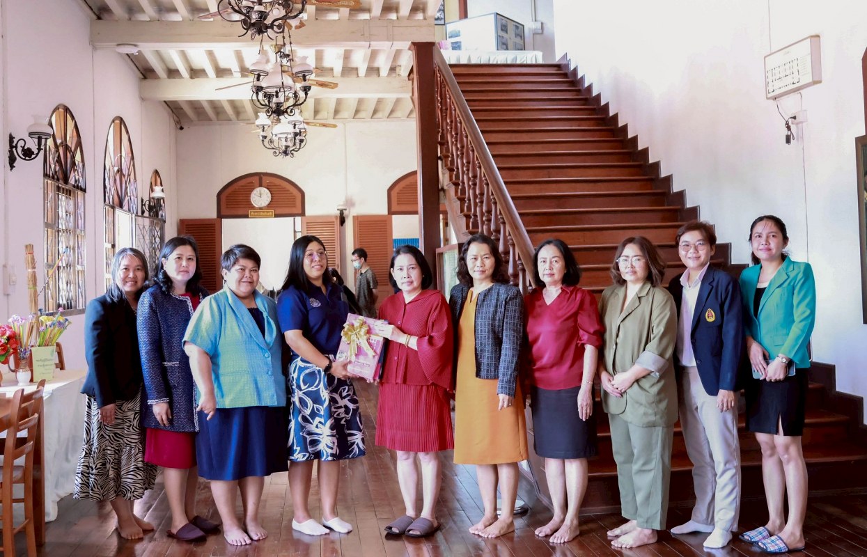 วพบ.นครพนม มอบหนังสือทางการพยาบาลและวิทยาศาสตร์สุขภาพ แก่หอสมุดแห่งชาติเฉลิมพระเกียรติ สมเด็จพระนางเจ้าสิริกิติ์ พระบรมราชินีนาถ นครพนม