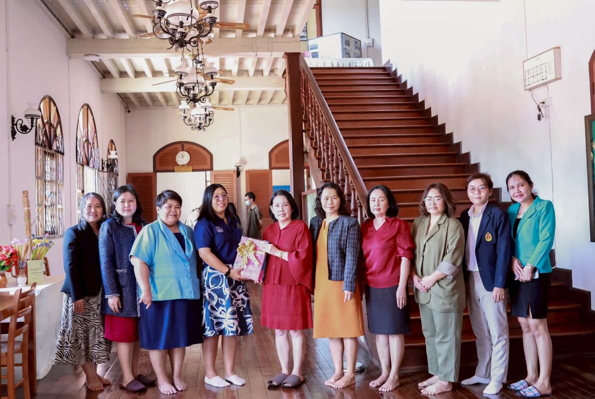 วพบ.นครพนม มอบหนังสือทางการพยาบาลและวิทยาศาสตร์สุขภาพ แก่หอสมุดแห่งชาติเฉลิมพระเกียรติ สมเด็จพระนางเจ้าสิริกิติ์ พระบรมราชินีนาถ นครพนม