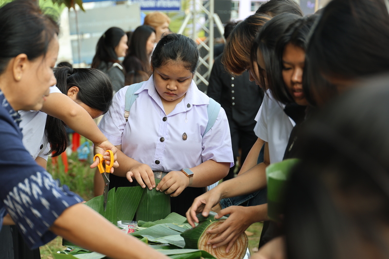 ม.นครพนม สืบสานประเพณีลอยกระทง “สมมานทีธาร ประจำปี 2568”