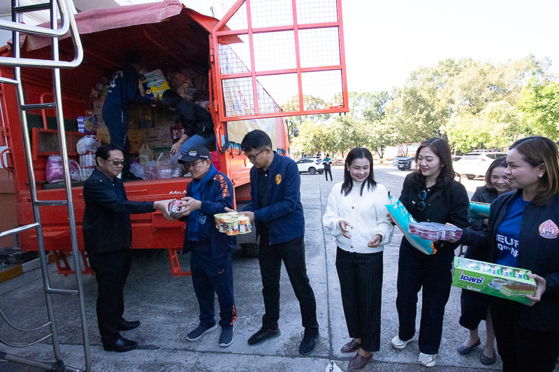 มหาวิทยาลัยนครพนม รวมธารน้ำใจจากอีสานสู่แดนใต้ ส่งมอบสิ่งของช่วยเหลือผู้ประสบอุทกภัยภาคใต้