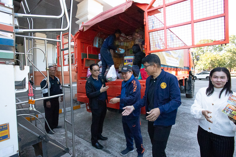 มหาวิทยาลัยนครพนม รวมธารน้ำใจจากอีสานสู่แดนใต้ ส่งมอบสิ่งของช่วยเหลือผู้ประสบอุทกภัยภาคใต้