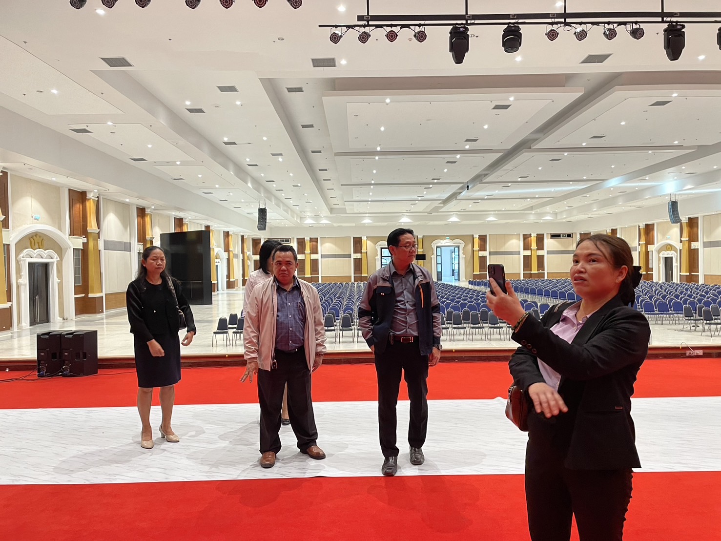 อธิการบดี ลงพื้นที่ติดตามการเตรียมงานหอประชุมวชิรบพิตร