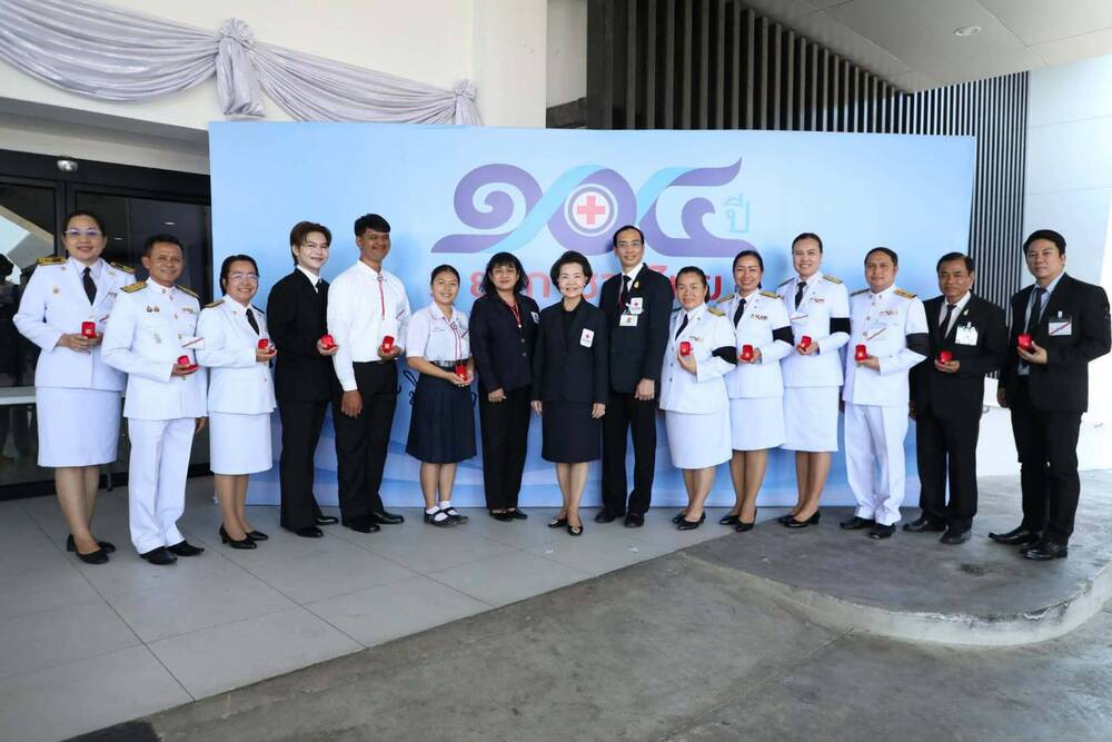 นางพรทิพย์ แอบไธสง เข้ารับรางวัลอาสายุวกาชาดดีเด่น โล่พระราชทาน ประจำปี 2569