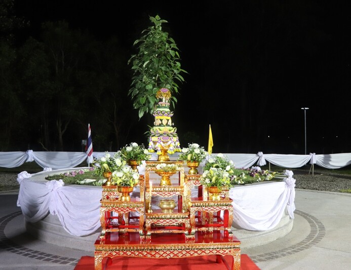 ม.นครพนม ร่วมประกอบพิธีเชิญพุ่มดอกบัวประดิษฐ์พระราชทานถวายสักการะ “พระศรีมหาโพธิทศมราชบพิตร” เนื่องในวันวิสาขบูชา ประจำปี 2569